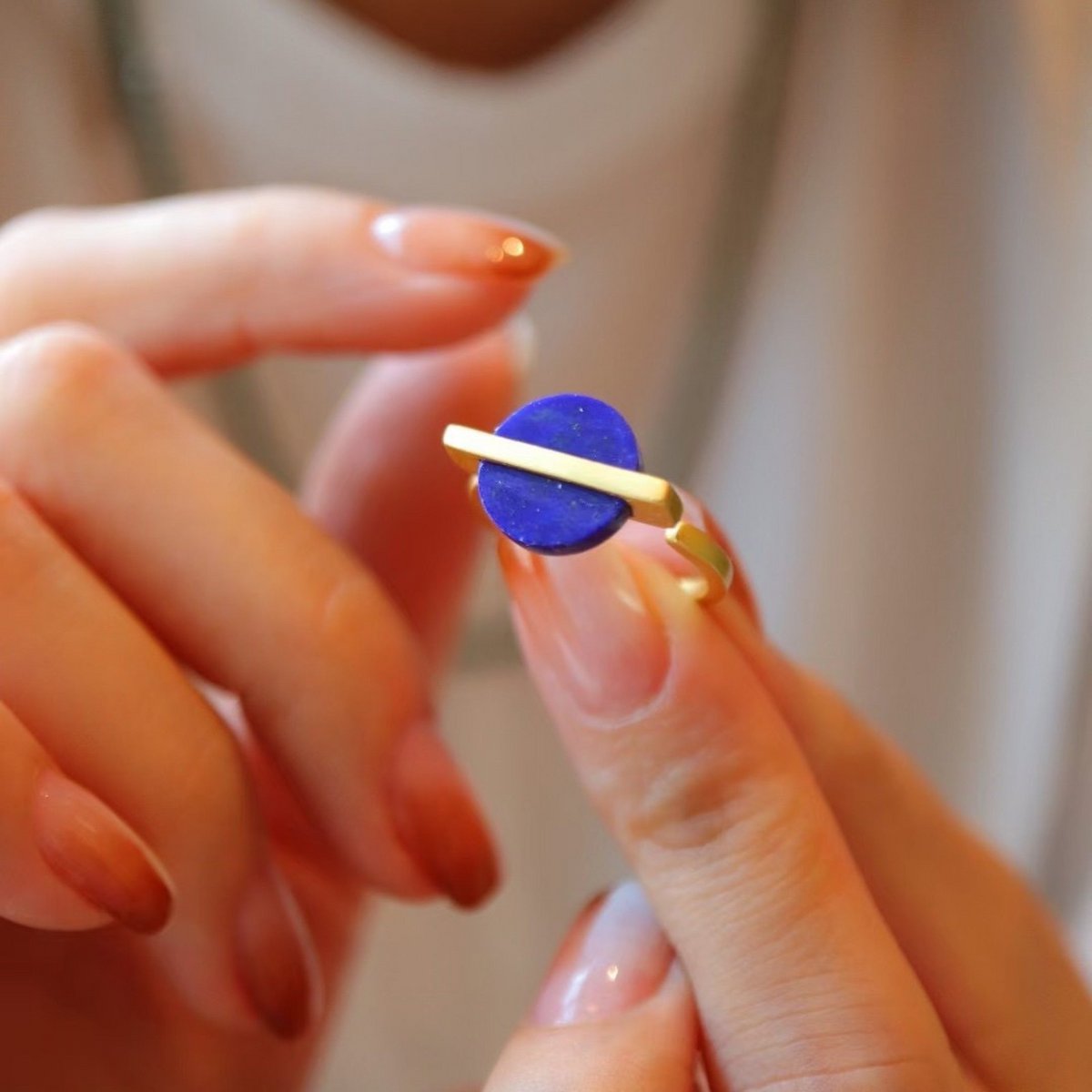 Goud vermeil minimalistische ronde edelsteen ring - verstelbaar - Lapis Lazuli - Glow and Vital