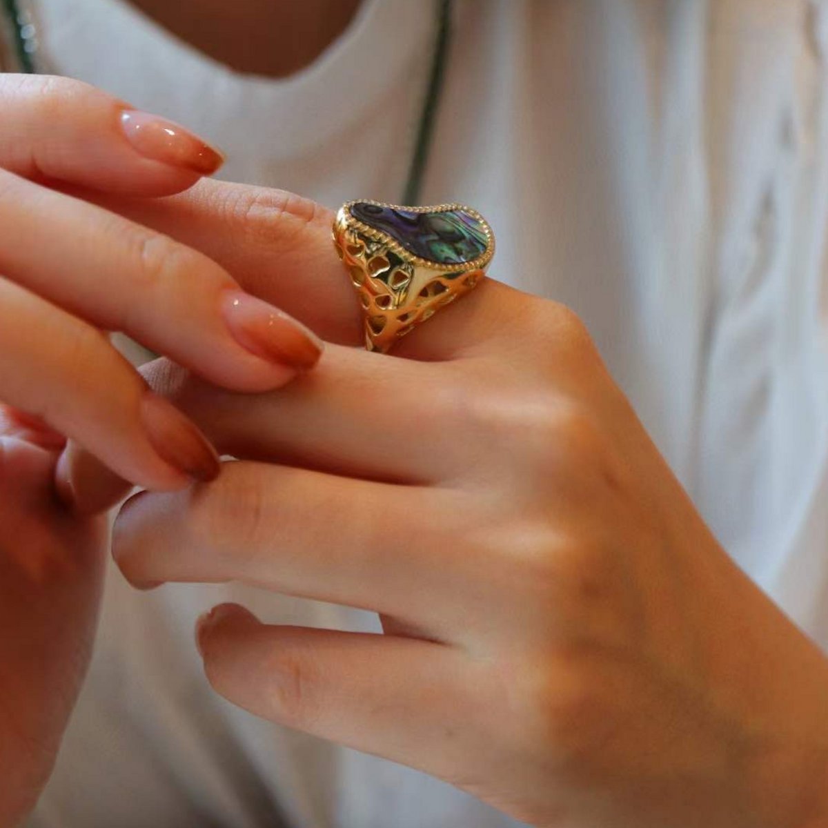 Ocean Wave - ontwerp: Abalone Shell Gold Vermeil Statement Ring - verstelbaar - Glow and Vital