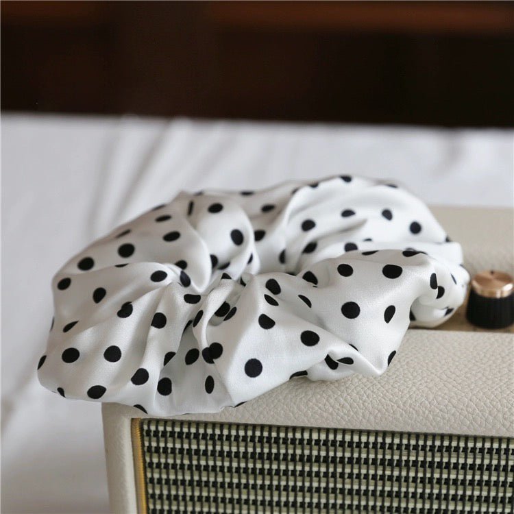 Polka Dot 100% zijden haarscrunchie - 6 cm breed - Glow and Vital