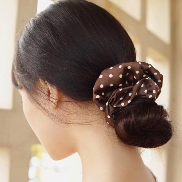 Polka Dot 100% zijden haarscrunchie - 6 cm breed - Glow and Vital