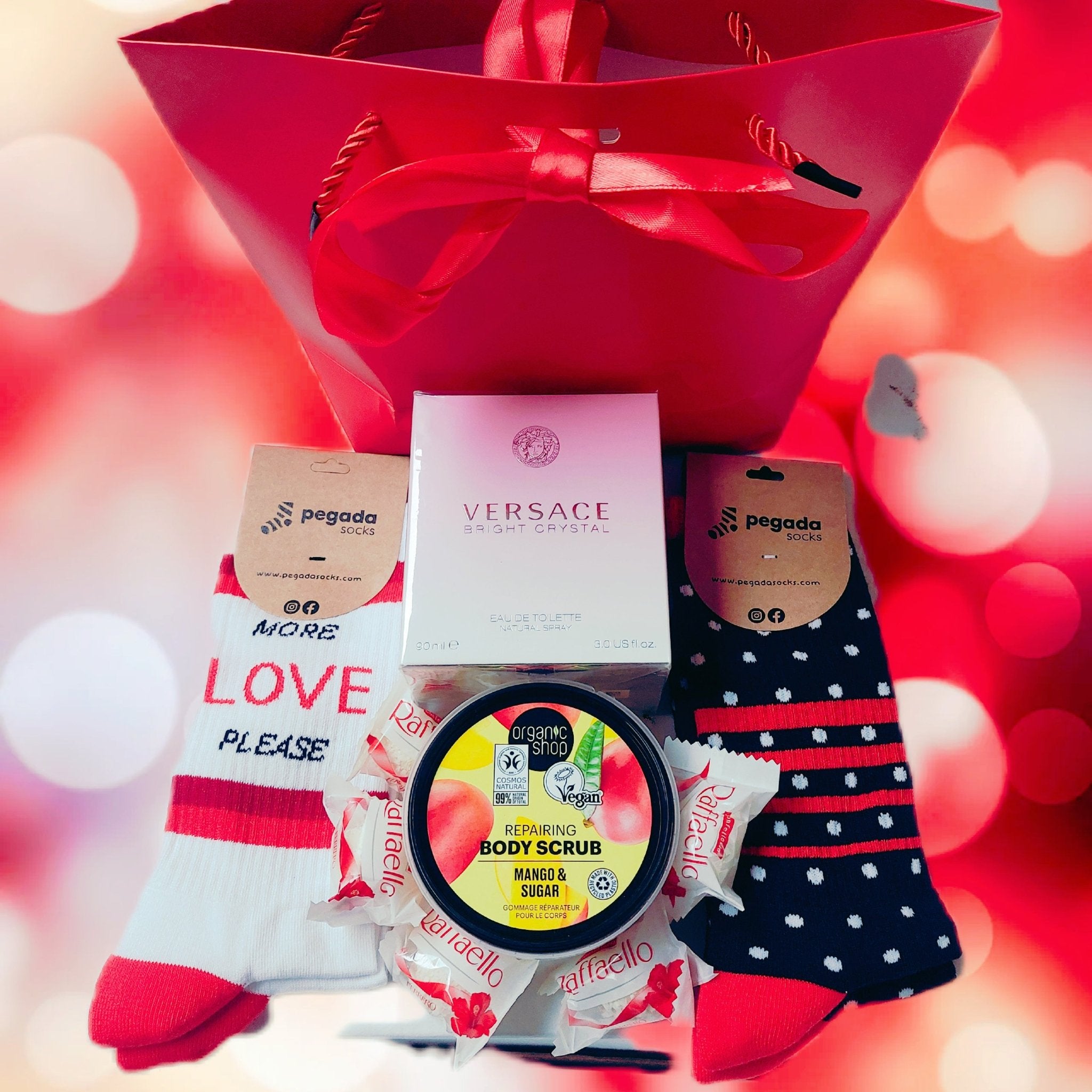 Valentijn geschenk - Versace Bright Crystal - Pegada Socks - Organic bodyscrub - Raffaelo chocolade - Glow and Vital